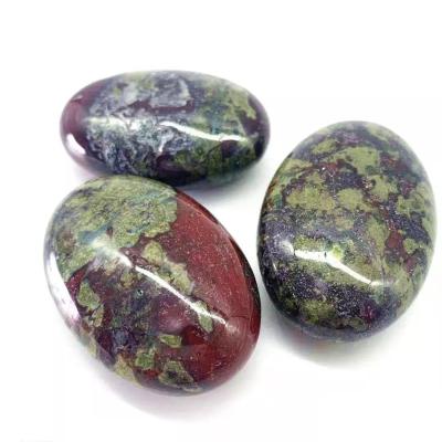 China Preocupe pedras de Dragon Blood Jasper Crystal Palm da energia à venda