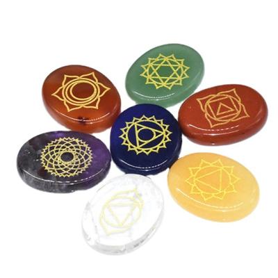 China A meditação de 7 Chakra gravou as gemas que curam Crystal Palm Stones à venda