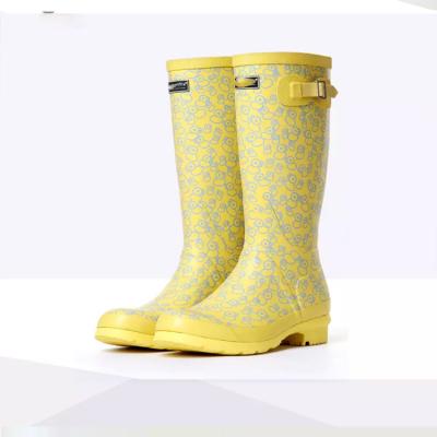 China Waterproof Women Yellow Top Rated Wellies Raining Boots With Rubber Soles for sale