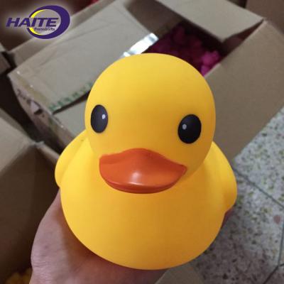 China Bath Toy Flashing and Musical Bath Toys Man Floating Plastic Yellow Sprinkler Duck for sale