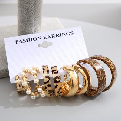 China Factory Wholesale Price Good Jewelry Pearl Chain Cute Earrings Women Luxury Designer Earrings for sale