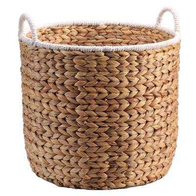 China Sustainable Wholesale Dirty Clothes Water Hyacinth Hamper Basket With Handle for sale