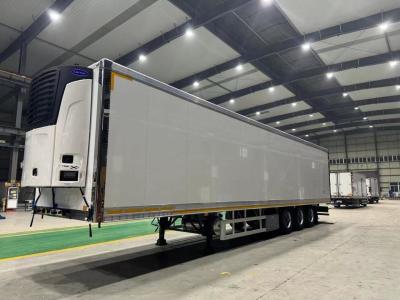 China Transporte de grandes volumes de alimentos Sinotruk Chassis Refrigerated Trailer 8.000kg Peso bruto à venda