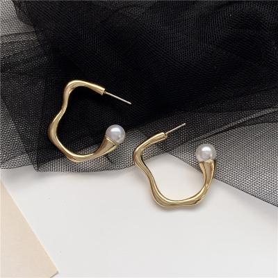 China CLASSIC 2020 Europe and America fashion gold plated alloy pearl circle geometric earring for sale