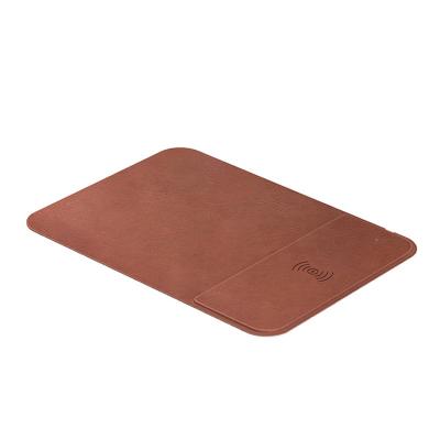 China Mobile Phone Gaming With Easy Foldable PU Leather Mouse Pad Fast Wireless Charging Leather Carry Quick 15w Custom Leather Folding Mousepad for sale