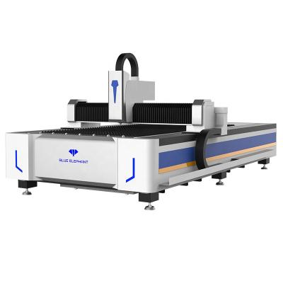 中国 Factory Price CNC Metal Engraving Machine Fiber Laser Water Cooled Cutter For Carbon Steel 販売のため