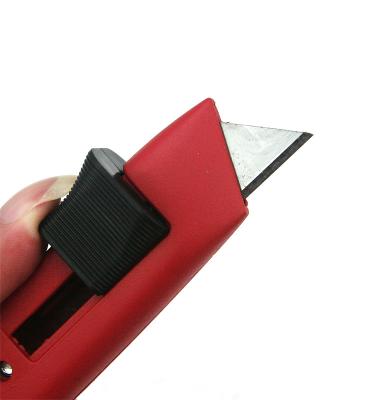 China Sharp Blades 1Pc Body Zinc Alloy Rubber Handle Utility Knife for sale