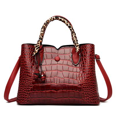 China 2021 Fashion Atmosphere Women Bag News Large Capacity Crocodile Shoulder Single Women's Handbag Retro for sale