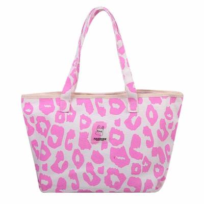 China Newest New Fashinable Canvas Bag Leopard Tote Bag Fashion Leisure Large Capacity Shoulder Bag 2021 for sale