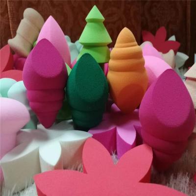 China Hydrophilic Colorful Soft Makeup Eggs Non-latex Eggs Makeup Brush OEM Christmas Tree Soft Egg for sale