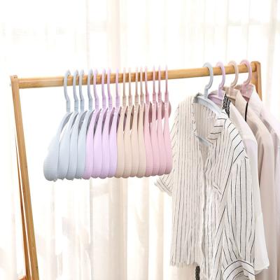 China Non-slip High Quality Portable Plastic Hanger Hook Household Kids Rubber Pants Hangers for sale