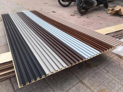 Cina Il pannello di parete di legno del PVC WPC del grano ha scanalato nel pannello di parete dei pannelli di parete WPC 3D in vendita