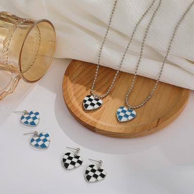 China Environmental Friendly New Arrivals Fashionable Party Jewelry Set Silver Black And White Heart Chess Color Enamel Plaid Heart Pendant Necklace Earrings Set for sale