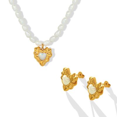 China Environmental Friendly 18K Gold Plated Fashionable Wholesale Freshwater Necklace Irregular Heart Pendant Bead Hammered Stainless Steel for sale