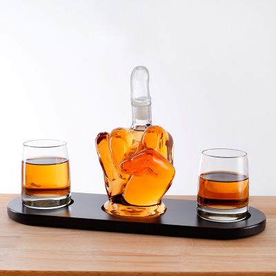 China GIFT BOX 1100ml 1.1Liter Mmiddle Finger Bar Set 1pc Bottle And 2pcs Whiskey Cup Crystal Whiskey Glass Decanter Gift Set With Wooden Base for sale