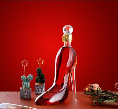 China Wine Amazon Hot Empty Gift Custom High Heel Shoes Shaped Liquor Liquor Bottle Whiskey Glass Decanter for sale