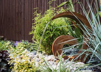 Chine la fontaine d'eau rouillée par 65cm de boule a adapté la décoration aux besoins du client extérieure à vendre