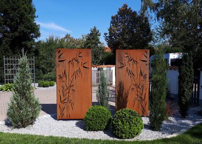 China El bambú modela los ornamentos del jardín del metal que el laser cortó decorativo al aire libre de los paneles del acero de Corten en venta