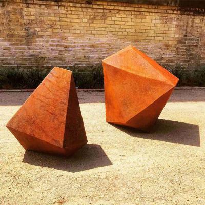 China De abstracte Onregelmatige Geometrische Corten-Standbeelden van de het Metaalyard van het Staalbeeldhouwwerk Te koop