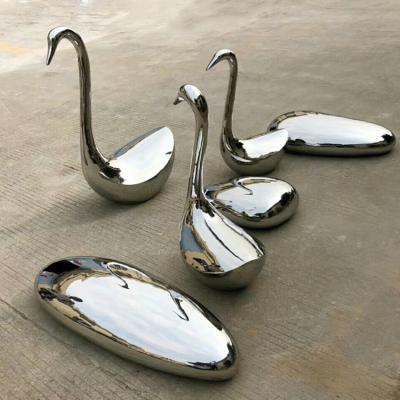 China Animal Theme Mirrored Stainless Steel Sculpture 2m Outdoor Decor for sale