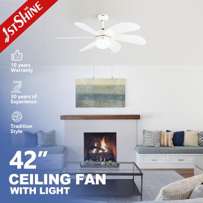 China Cuerpo de lámpara de metal ventilador de techo de 42 pulgadas con luz incorporada y estilo de diseño moderno en venta