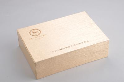 China Cajas cosméticas de la cartulina de oro del MDF reciclables con la impresión del logotipo en venta