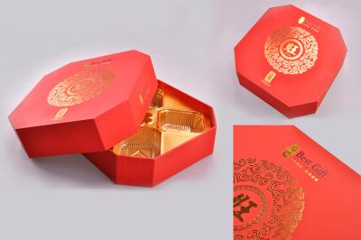 China Het Karton Verpakkende Dozen van de embleem Gouden Folie, Rode Mooncake-Giftdozen met Plastic binnen Dienblad Te koop