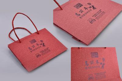 China Bolsos de compras de papel impresos reciclables, bolso de compras ambiental de la manija en venta