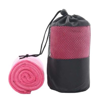 China Customized Microfiber Hypoallergenic Sports Towel Fitness Sports Towel With Logo Pocket For Gym for sale