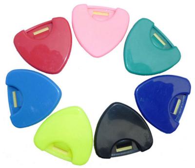 China Hot Case Alice Heart Shape For Acoustic Bass Guitar Bass Ukelele Pick Plectrum Holder Guitar Lover Sale Plactic Guitar for sale