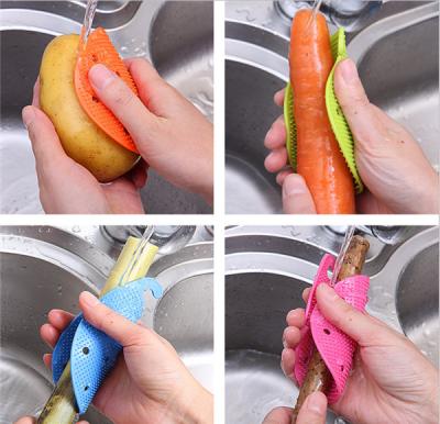 China Sustainable Multifunctional Fruit Vegetable Tools Easy Cleaning Brush For Home Potato Kitchen Gadgets for sale