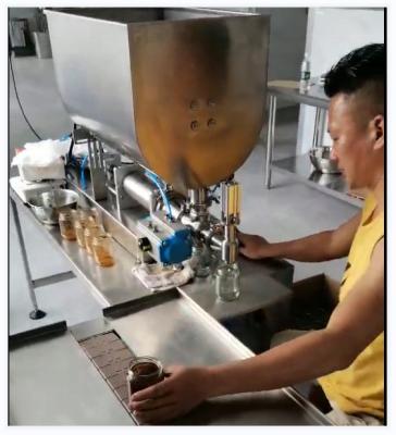 China Guangzhou Food Machine Factory Without Particle Sauce Jam And Chilli Sauce Single Head Filling Machine With Table for sale