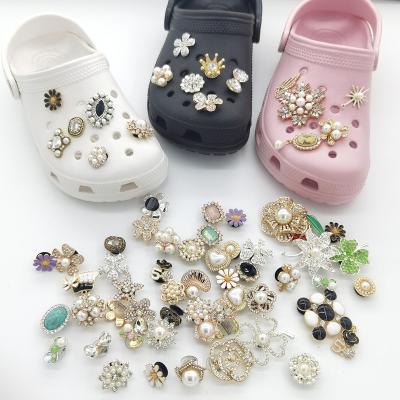 China Gemstone Crystal Rhinestone Shoe Decoration Accessories Clog Charm New Product Suitable For Designer Shoes Charm for sale