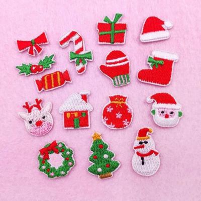 China Christmas Viable Classic Small Patch Iron Cute Patches For Gift Merry Christmas Embroidery Patches for sale