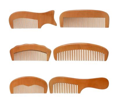 China Natural Handmade Wooden Comb Anti Static Green Sandalwood  Comb for sale