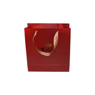 China Custom Recyclable Shopping Bag Boutique Kraft Paper Red Gold Foil Printing Show Gift Bag With Silk Ribbon Handle for sale