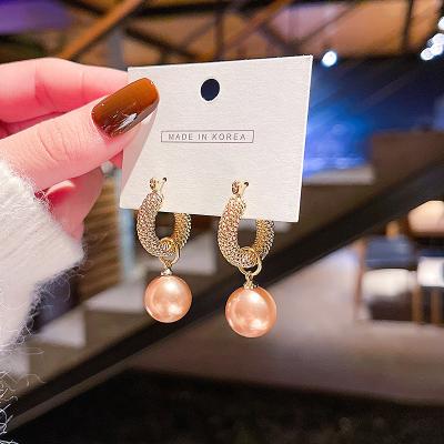 China FASHIONABLE S925 Pin Fashion French Retro Dangle Drop Earrings Metal Jewelry Women Shape Shiny Silver Pearl Earrings Female Wholesale for sale