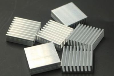 China Die Aluminium geführten geführten Birnen-Licht-Wohnungs-Aluminiumkühlkörper verdrängten Aluminiumkühlkörper zu verkaufen