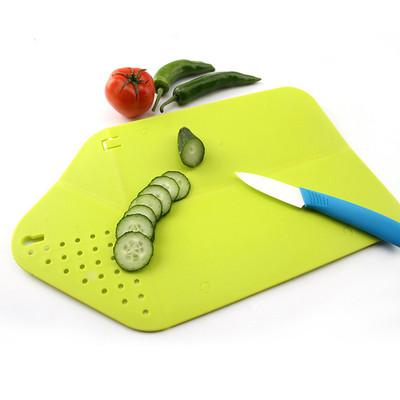 China Sustainable Stain PP Plastic Water Filter Multifunctional Foldable Hanging Cutting Board for sale