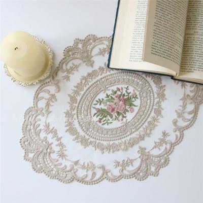 China Sustainable Fashion Embroidered Lace Up Hooked Table Decoration Place Mat Kitchen Accessories for sale