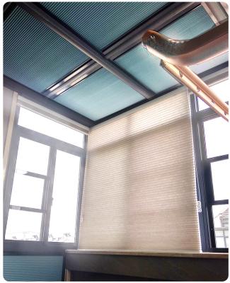 China Waterproof Blackout Light Flitting Cordless Honeycomb Shade Curtain Customized Size Cellular Shades For Living Room for sale