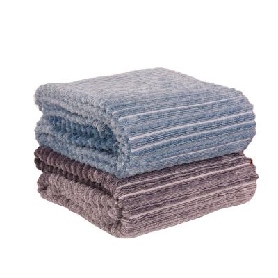 China PORTABLE Polyester Yarn-Dyed Cations 1 Ply Super Soft Flannel Fleece Blanket for sale