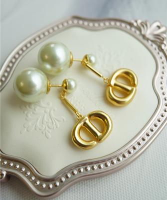 China 2021 New Arrival Logo Designer Jewelry Rushed Vintage Letter C D FASHION Custom Pearl Dangling Earring for sale