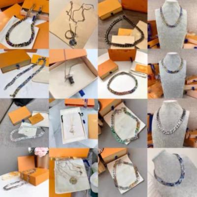 China Factory Price FASHIONABLE High Quality Brand Designer Jewelry Thick Bracelet Cuba Ceramic Metal Letter V Luxury Chain Necklace for sale