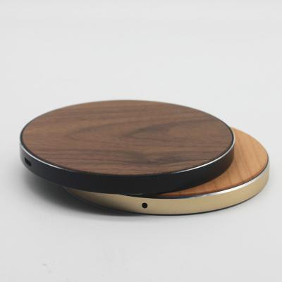 China Mobile Phone Factory Wholesales Round Metal 10W Qi Mobile Phone Pad Charging Fast Wooden Wireless Charger for sale