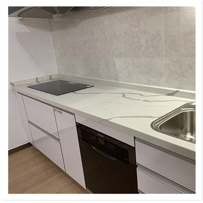 China Modern Prefabricated Home White Quartz Kitchen Countertop and Bathroom Quartz Vanity Top for sale