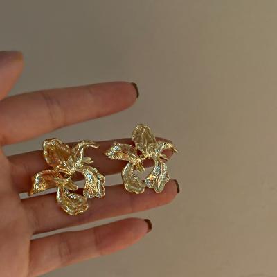 China FASHIONABLE French Style 925 Silver Needle Vintage Hypoallergenic Earrings Large Love Earrings For Women Gold Flower Earring for sale