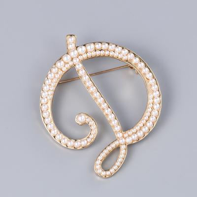 China Pearl Wholesale Simple Style Letter Brooches Bead Brooch Pins 26 Alphabet Brooches As Women Jewelry Accessories for sale