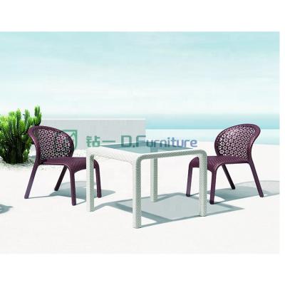 China 2021 New Design UV-Resistant Outdoor Furniture PE Rattan Table And Outdoor Chairs Set for sale