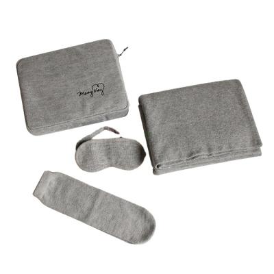 China Barber Shop Wholesale Bed Sofa Cashmere Baby Knitting Blanket Set Promotional Amenity Kit Business Gift for sale